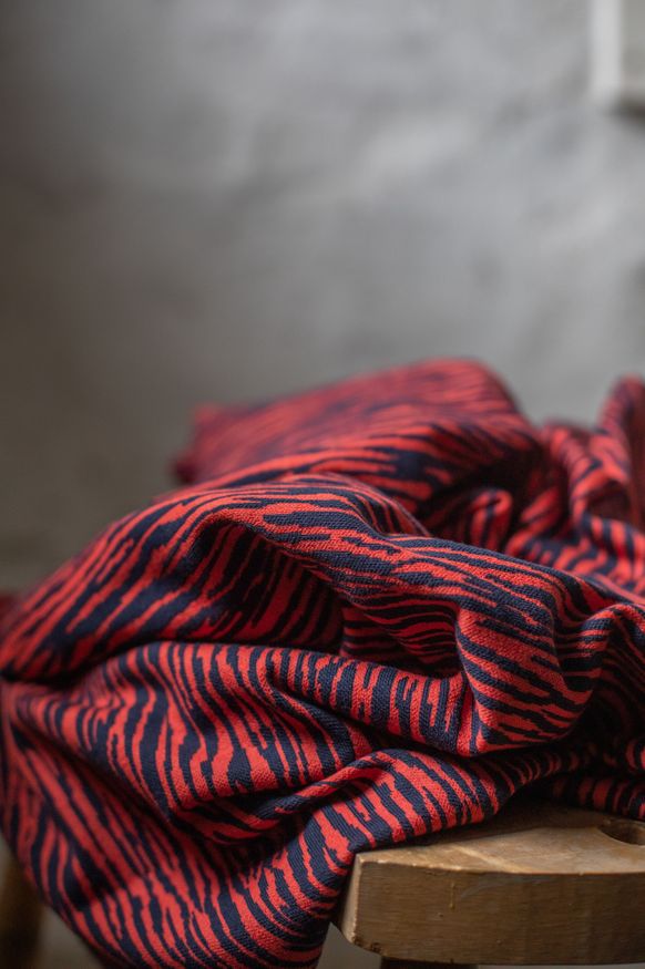 BARK JACQUARD - NAVY BLUE/RED