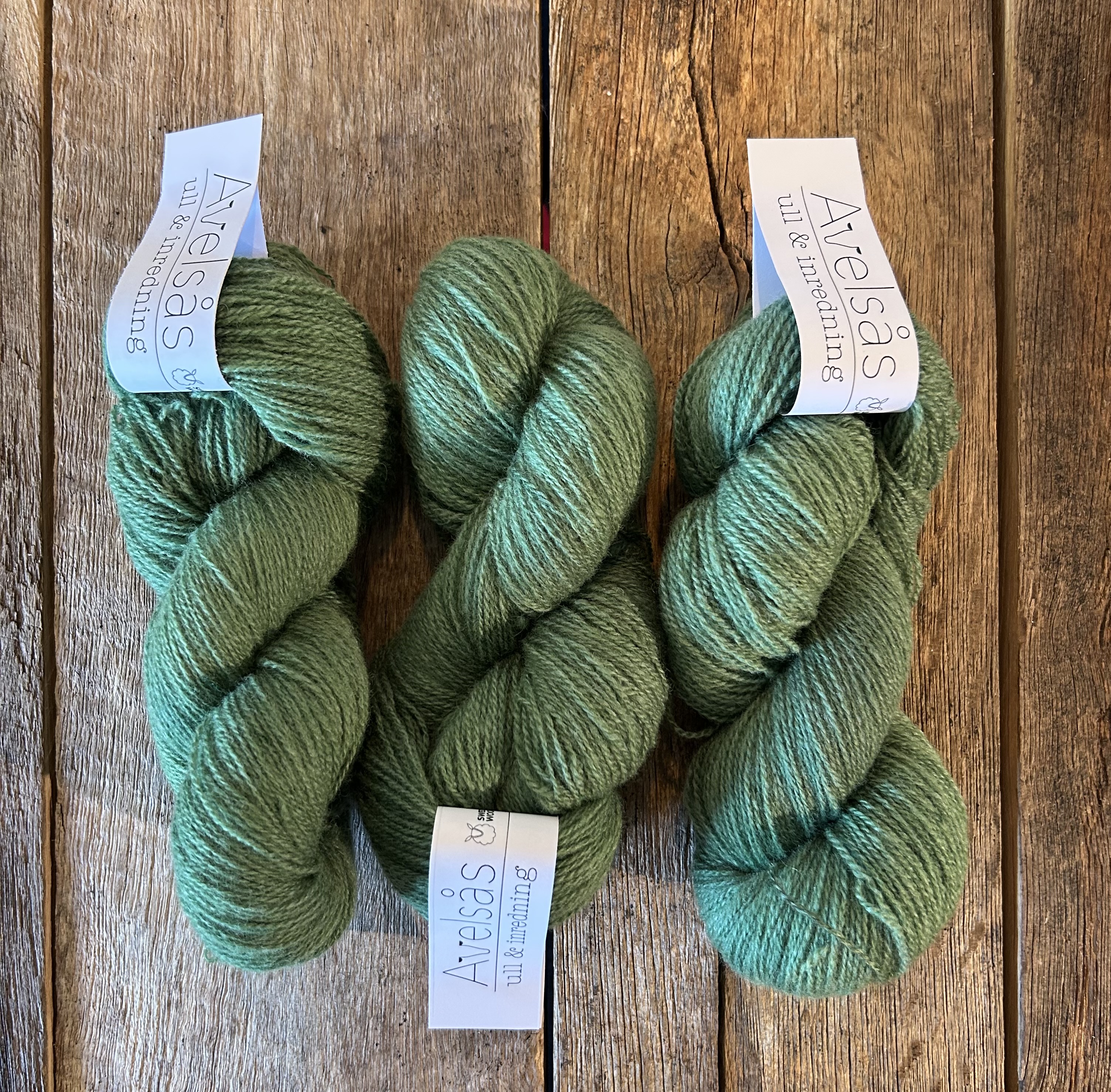 Tant Grön 2-thread Hand-dyed fine wool yarn