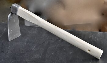 Japansk  "Bachi Gata" Trädgårdshacka
