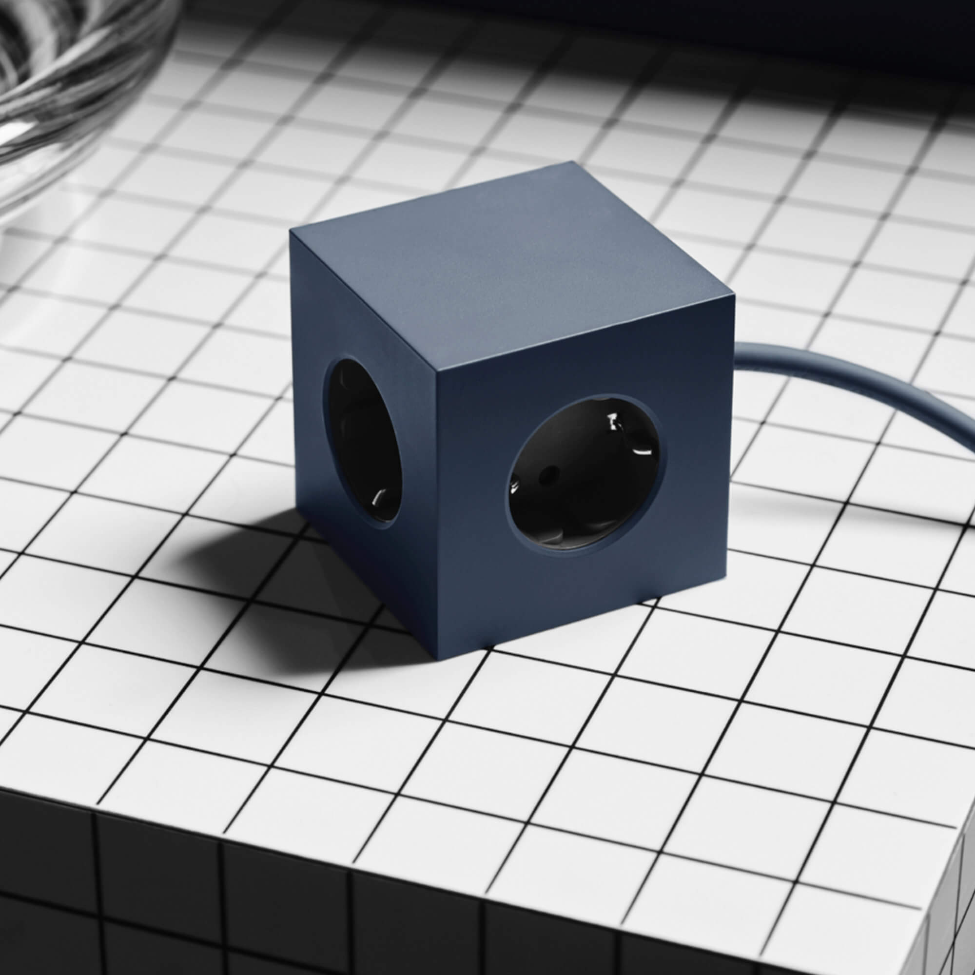 Square 1, Ocean Blue med USB, från Avolt - 4