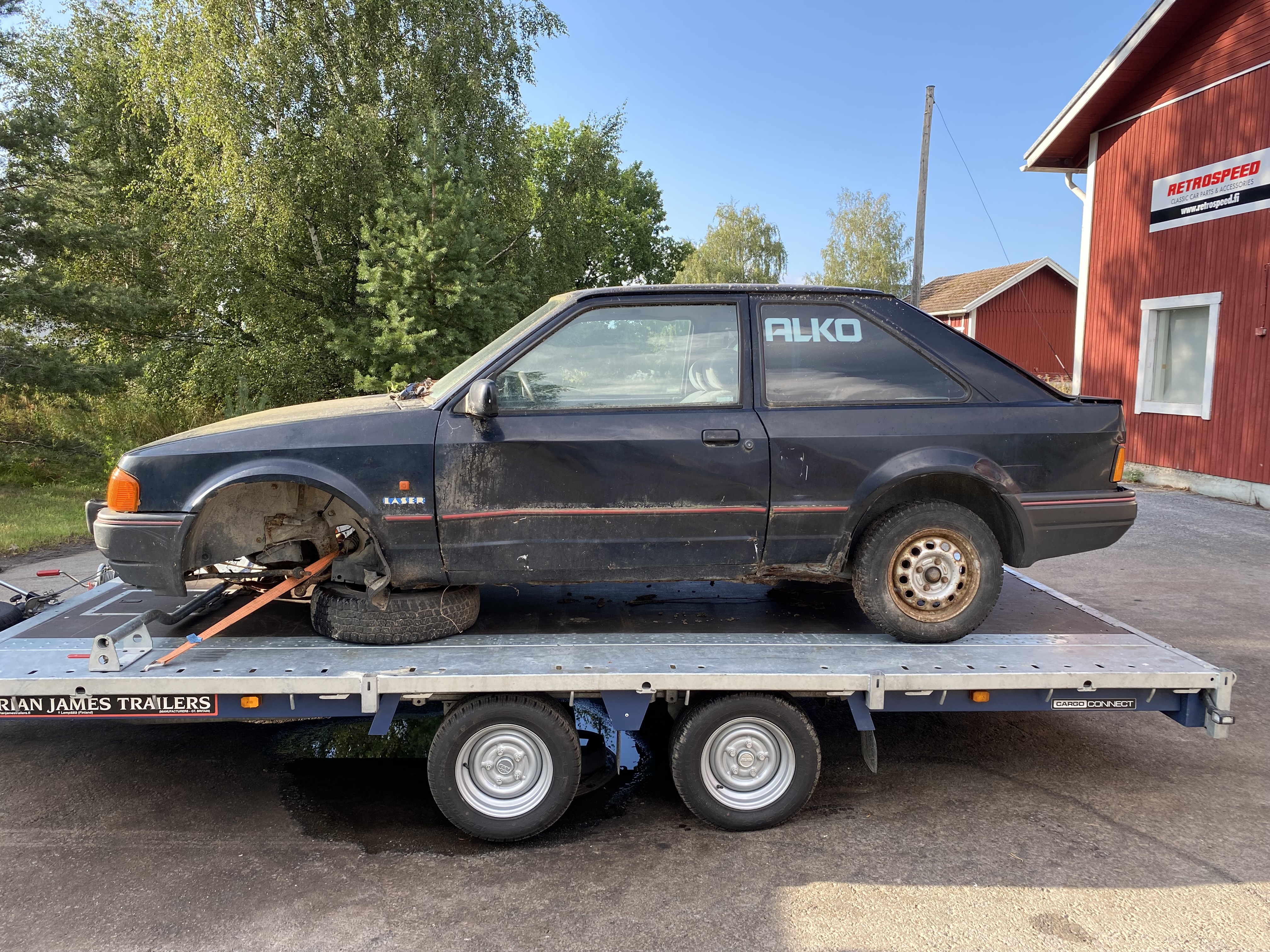 Ford Escort Laser - Reservdelsbil (säljes i delar) - 3