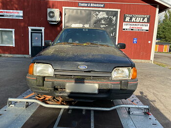 Ford Escort Laser - Reservdelsbil (säljes i delar)