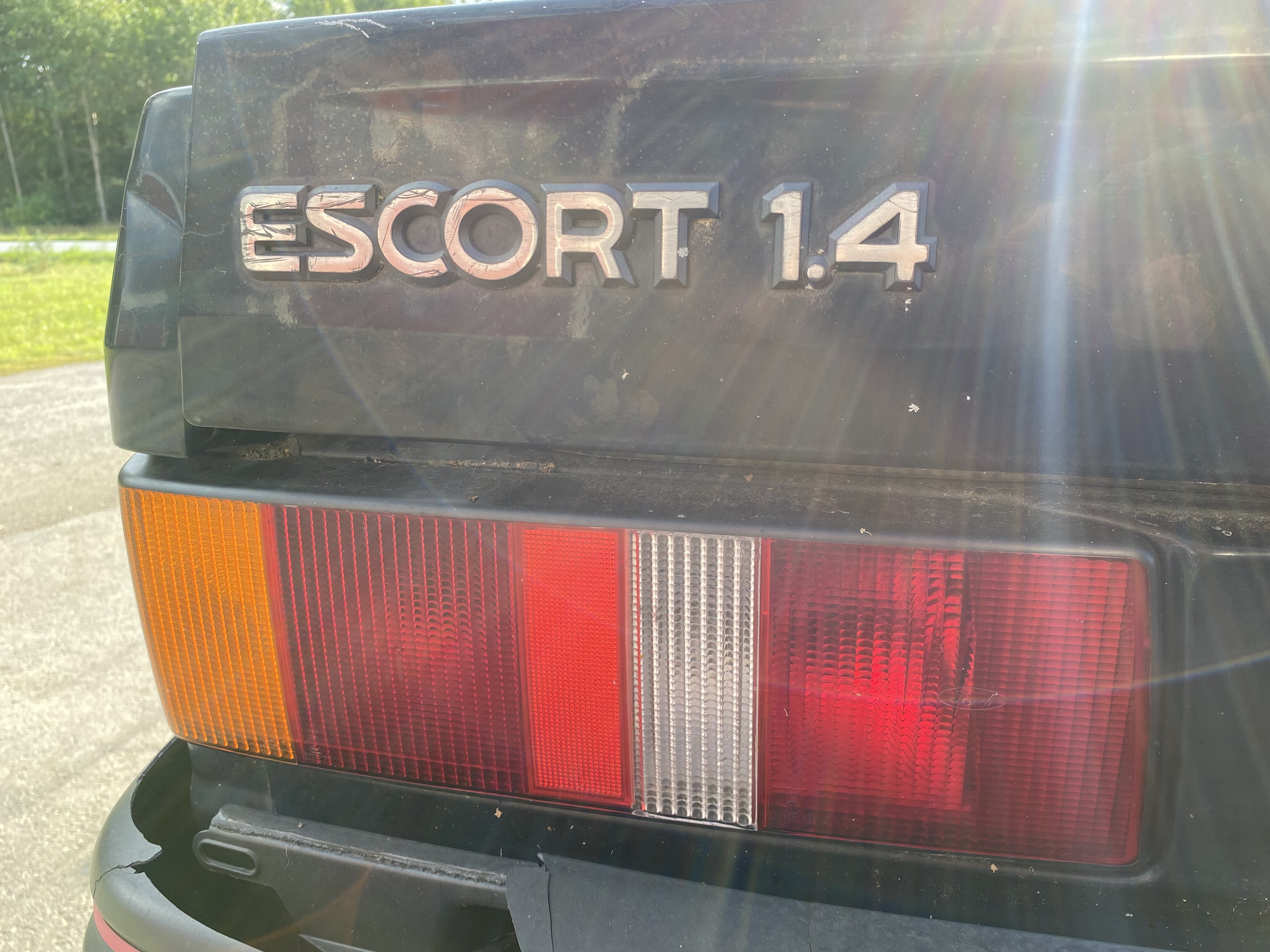 Ford Escort Laser - Reservdelsbil (säljes i delar) - 5