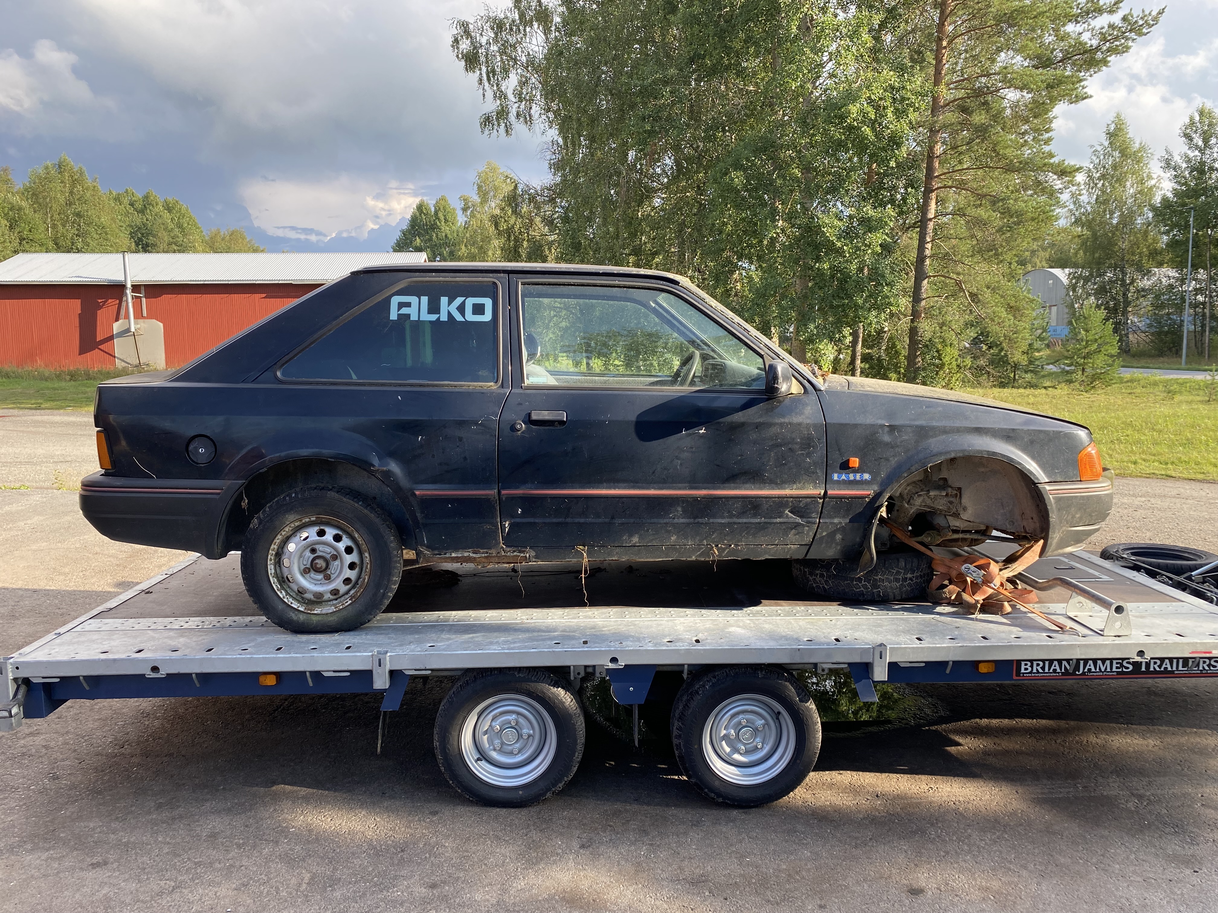 Ford Escort Laser - Reservdelsbil (säljes i delar) - 4