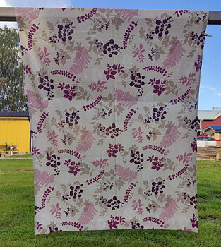 Lilablommiga gardinlängder