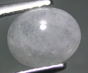 Piedra preciosa de hackmanita natural extremadamente rara de 0,87 ct