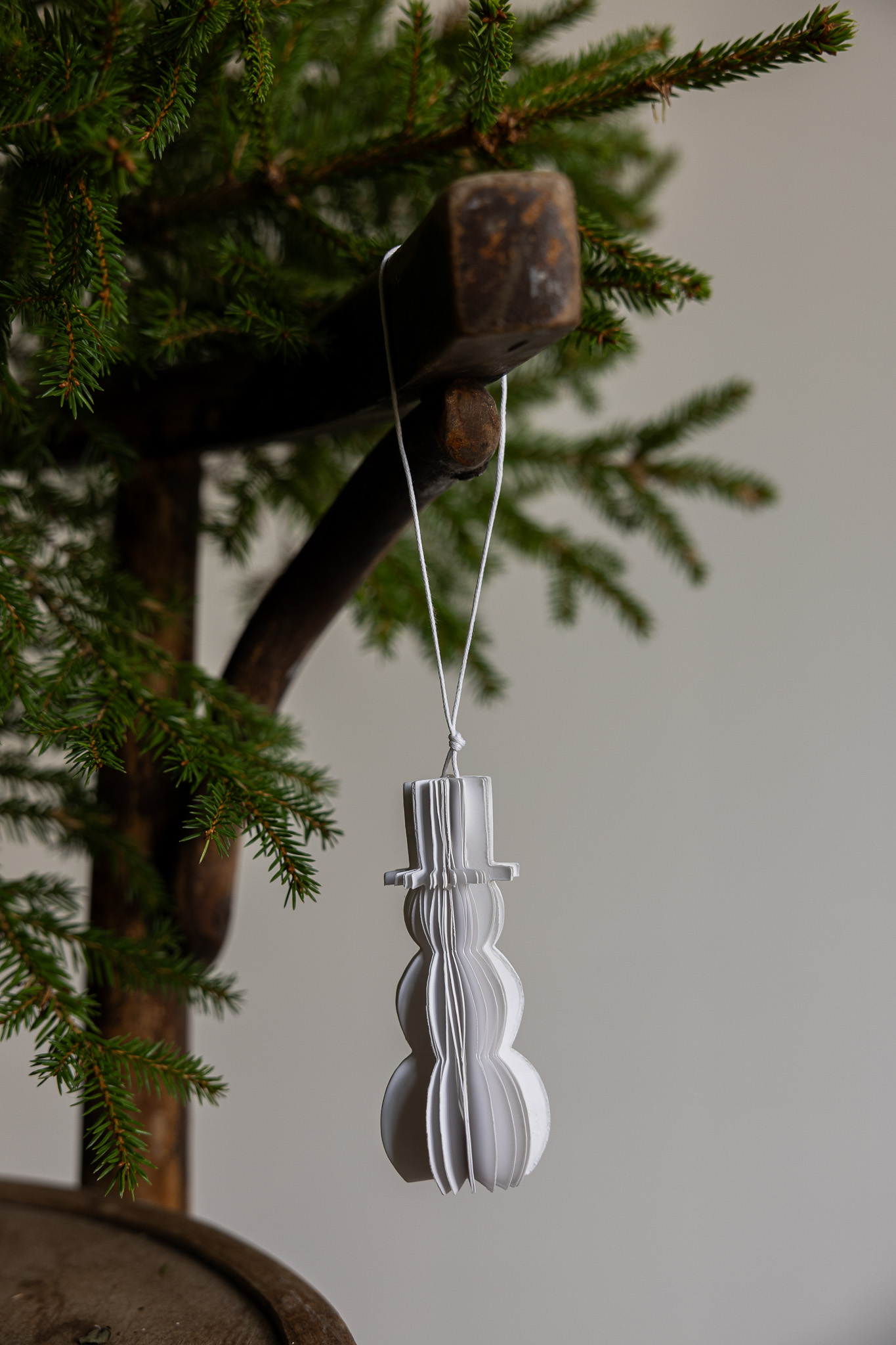 Folke - Snowman - White - Weighted paper - 10 cm - 2