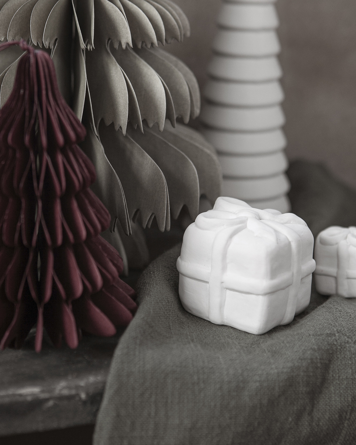 Kramsta - Paket - Julklapp - Dekoration - Keramik - 6x6 cm - 7