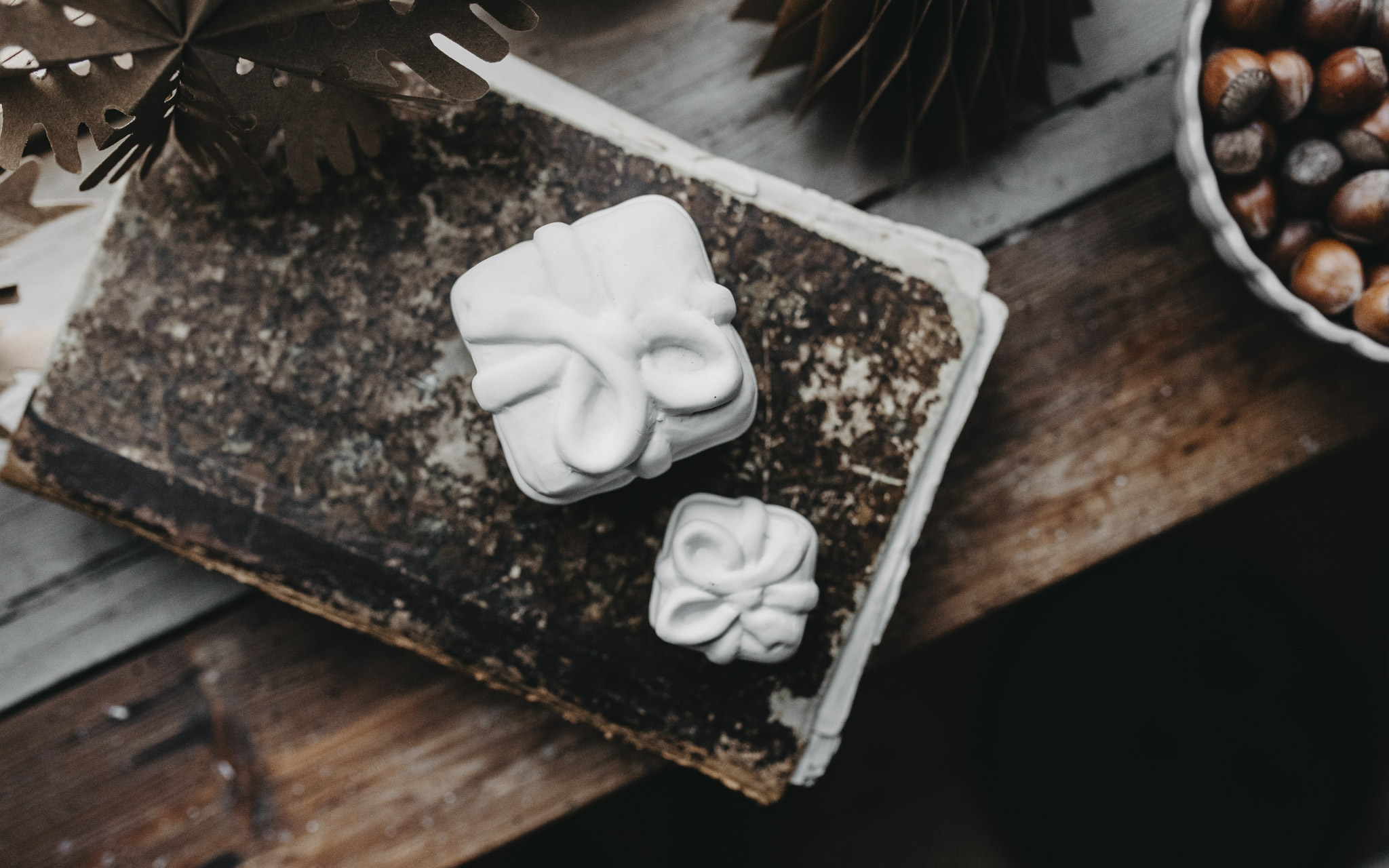 Kramsta - Paket - Julklapp - Dekoration - Keramik - 6x6 cm - 13