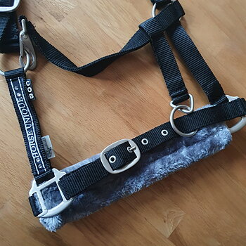 Mysig Grimma svart grå med bling. PONNY  COB  FULL