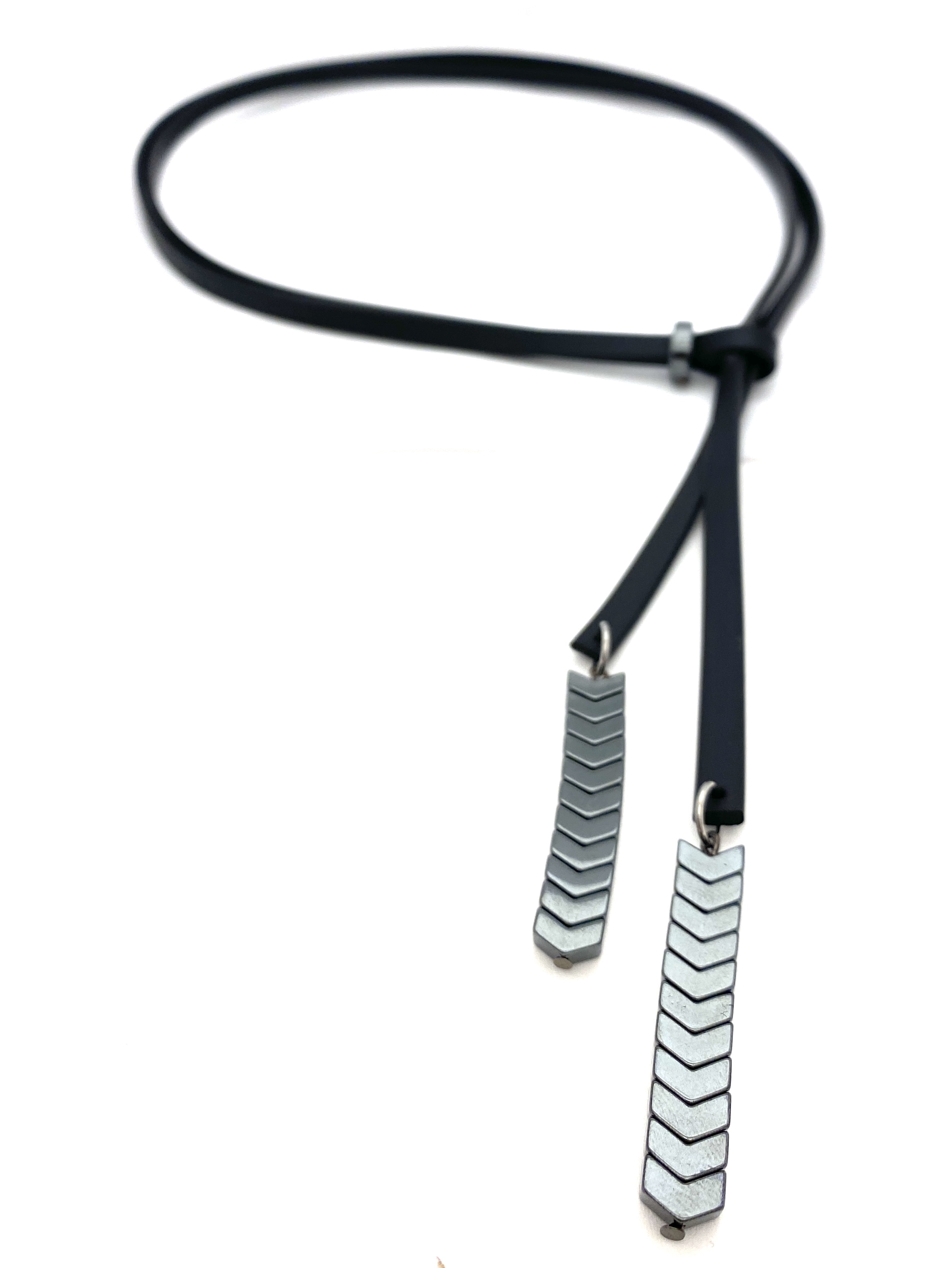 Halsband Hematit gummi Pilar
