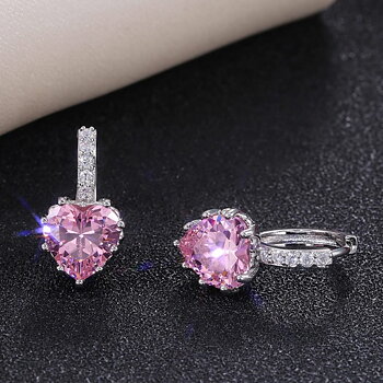 Örhängen "Pink Hearts" med en större hjärtformad och några små Cubic Zirconia samt platinumplätering