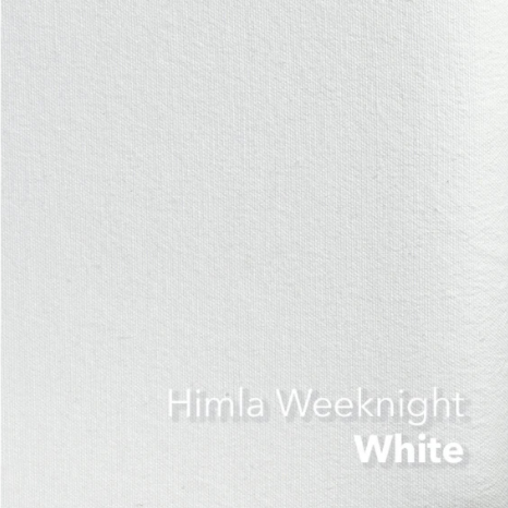 Färgprov i weekend white bets för träsoffa i skandinavisk stil