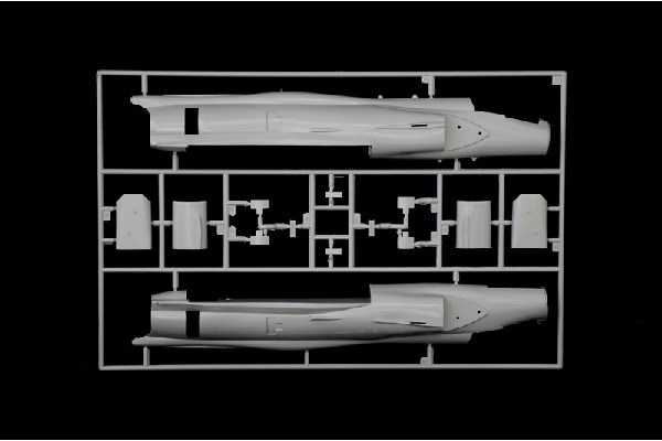 ITALERI 1:72 SR-71 Blackbird with Drone - 4