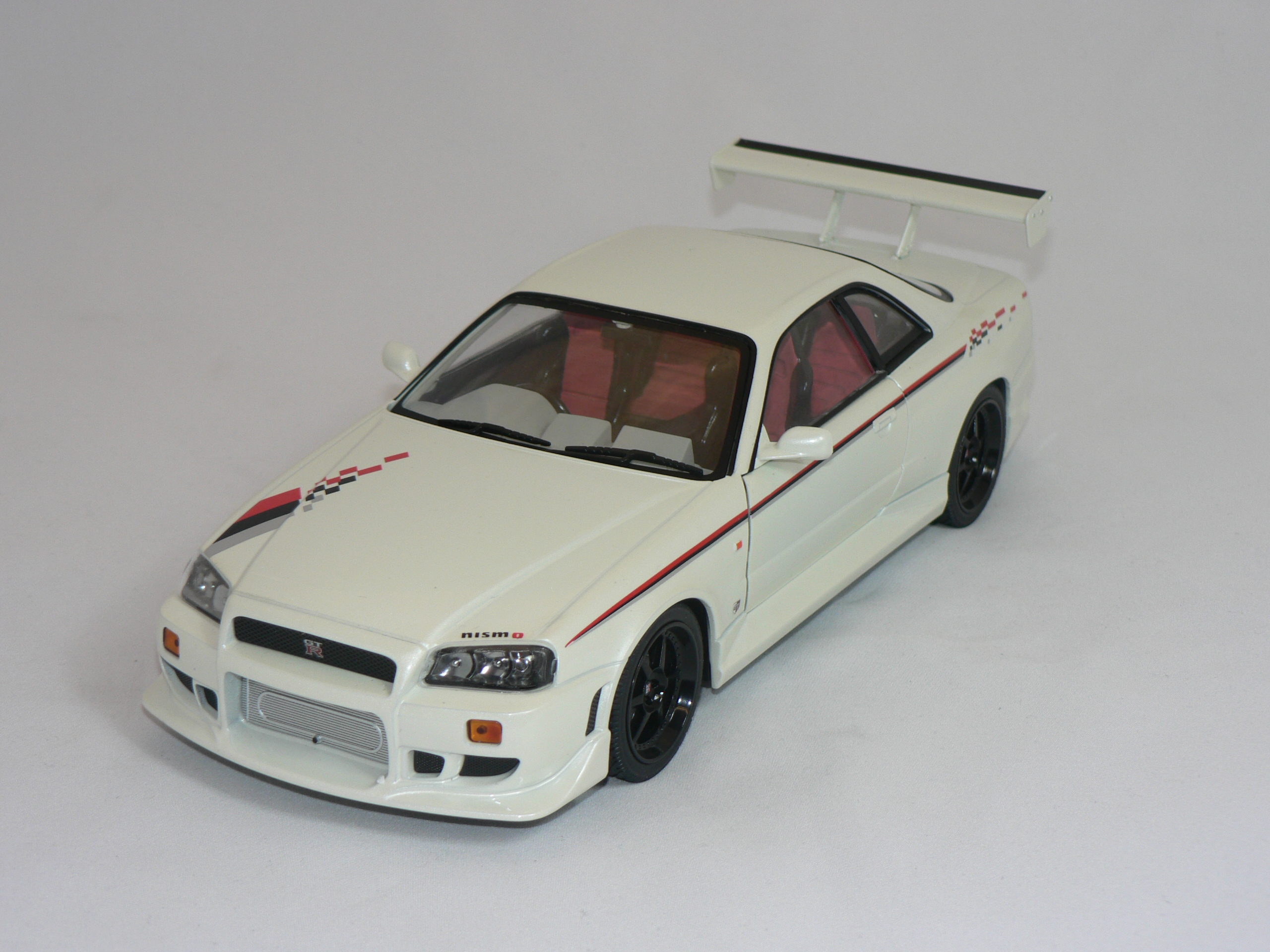 Nissan Skyline  GT-R  ( BNR 34 )   1999  1:18 Greenlight
