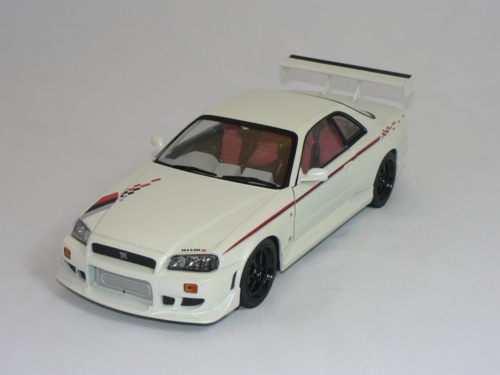 Nissan Skyline  GT-R  ( BNR 34 )   1999  1:18 Greenlight