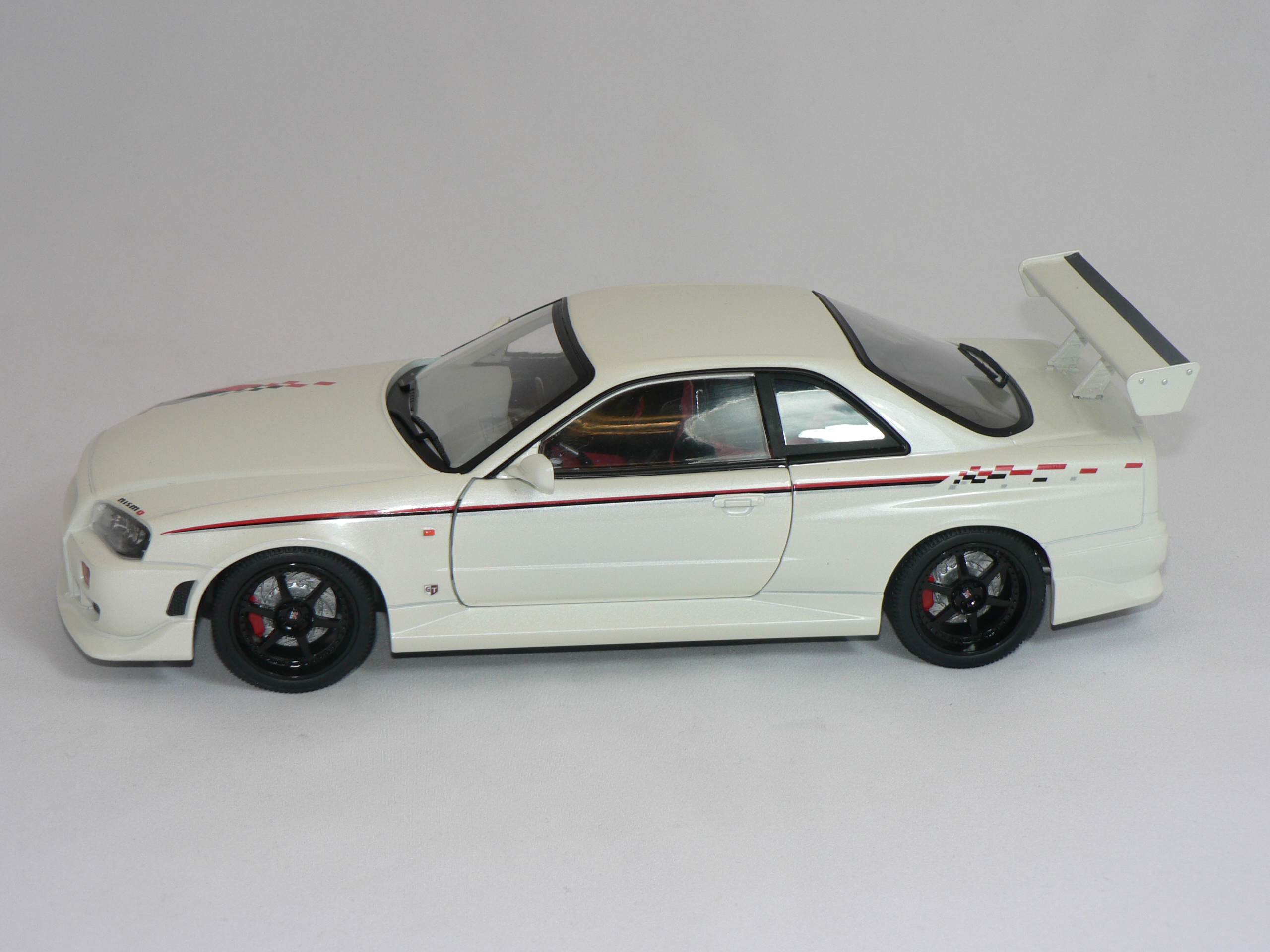 Nissan Skyline  GT-R  ( BNR 34 )   1999  1:18 Greenlight - 3