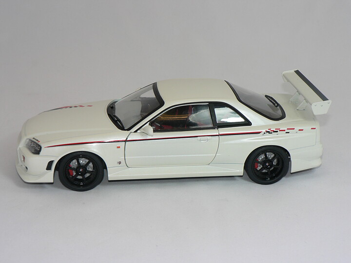 Nissan Skyline  GT-R  ( BNR 34 )   1999  1:18 Greenlight