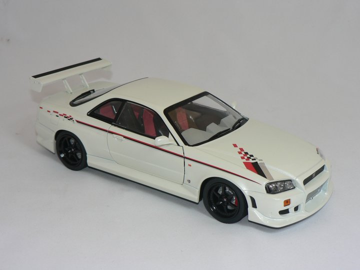Nissan Skyline  GT-R  ( BNR 34 )   1999  1:18 Greenlight