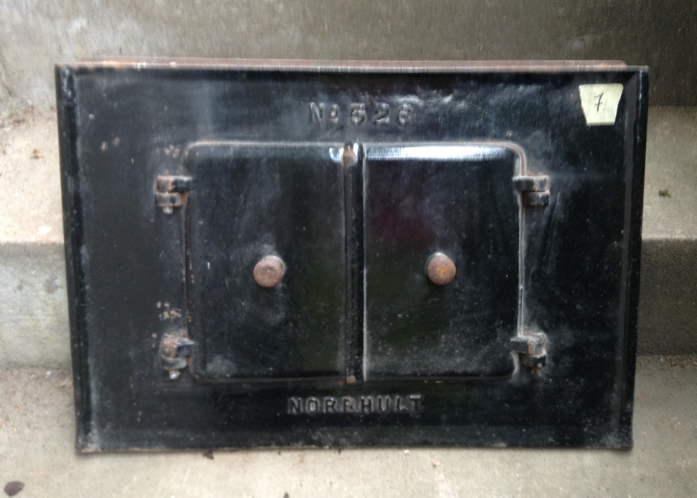 Lucka emaljerad Norrhult nr 526