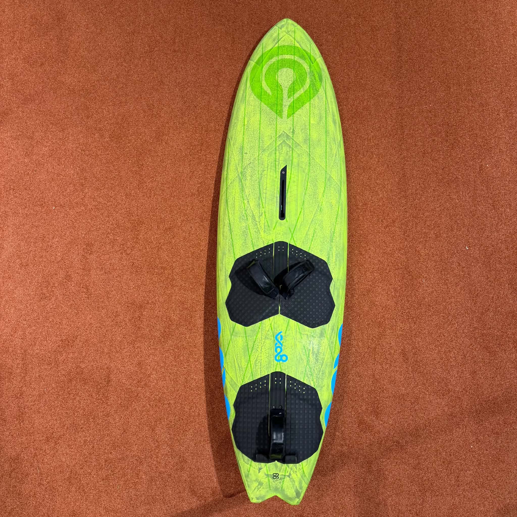 Begagnad Vindsurfingbräda Goya Custom 4 Thruster 99