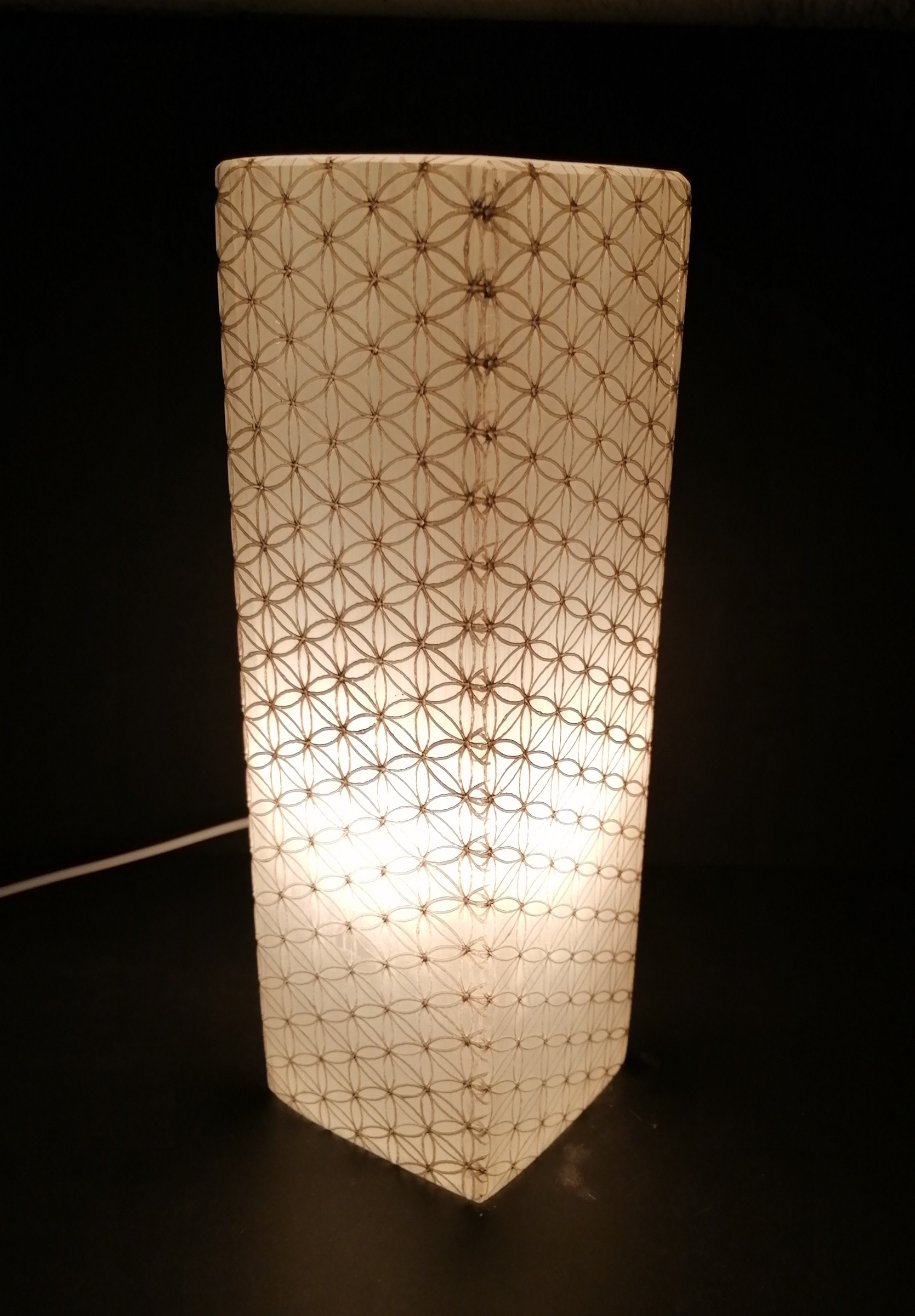 Selenit Lampa med Livets Blomma Nät - 25cm - 2