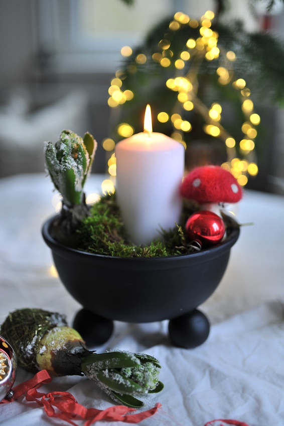 Pot with ball feet - Black - 23x14 cm - 4