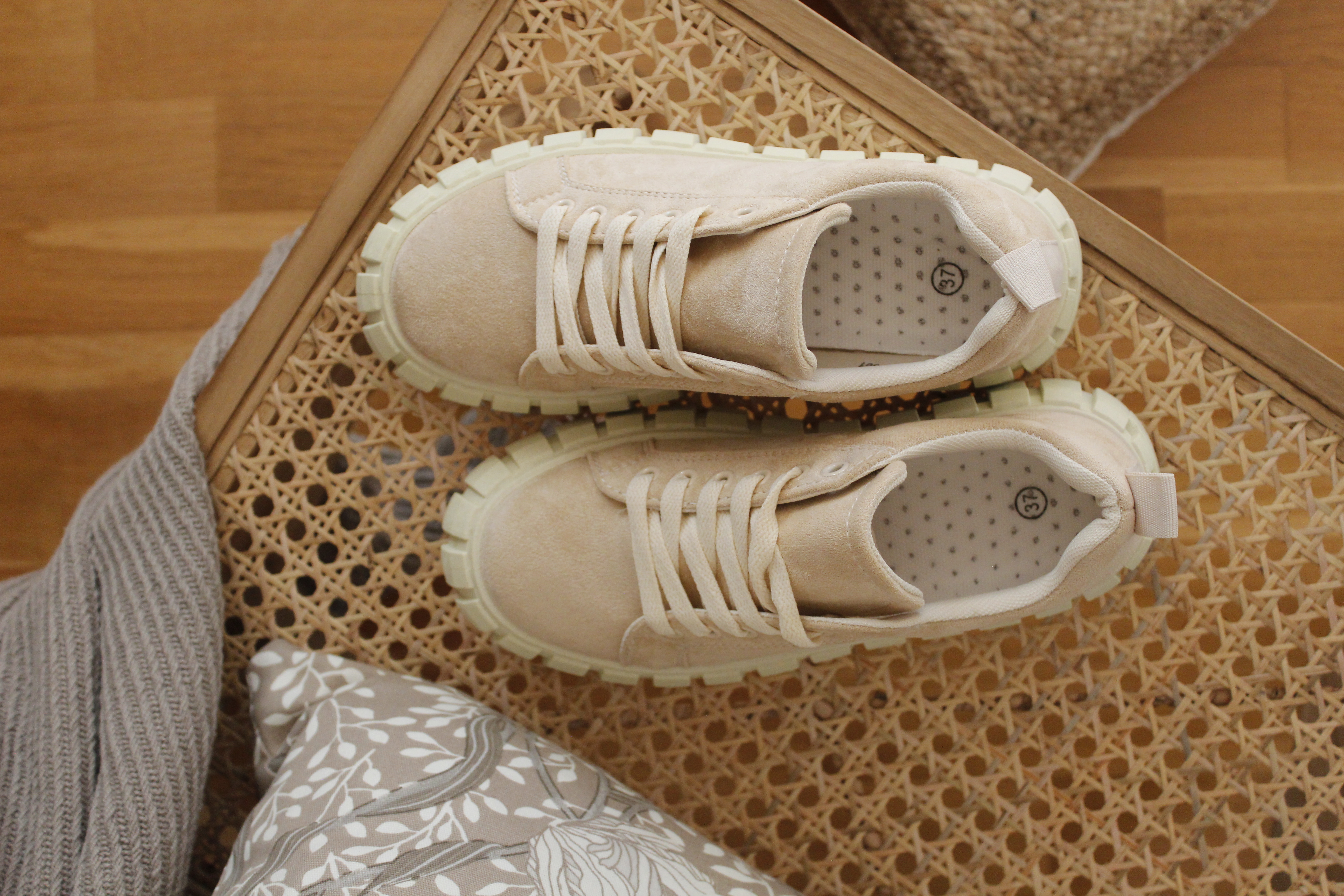 SNEAKERS - BEIGE