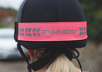 Shires Equi-Flector - kypäräheijastin  - Neonpinkki