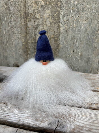 Handgjord Mininisse 10 cm Årets Färg-mössa True Blue Vitt Skägg Islandsfår