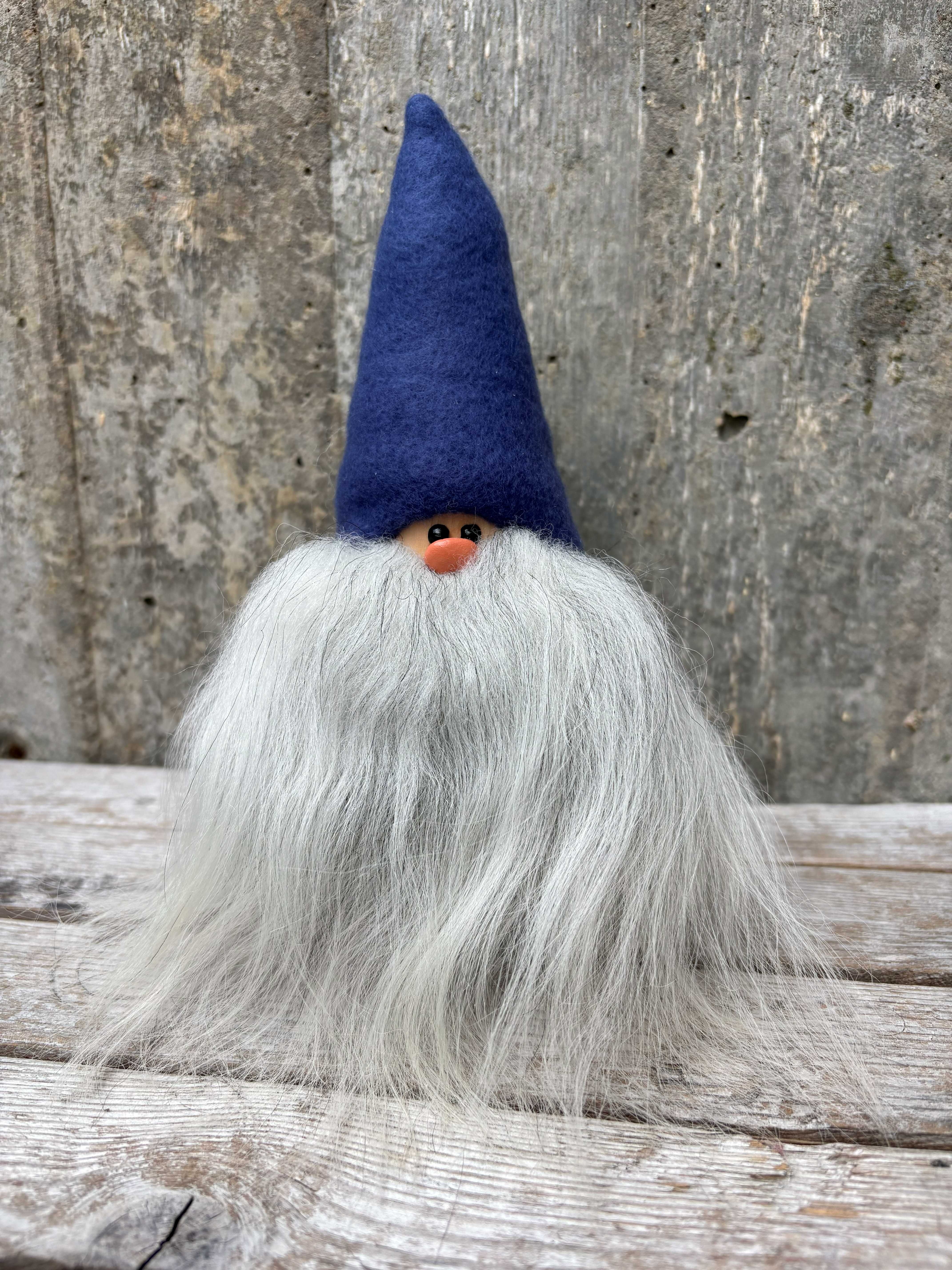 Handgjord Skäggtomte ca 20 cm Årets Färg-mössa True Blue Ljusgrått Skägg Islandsfår