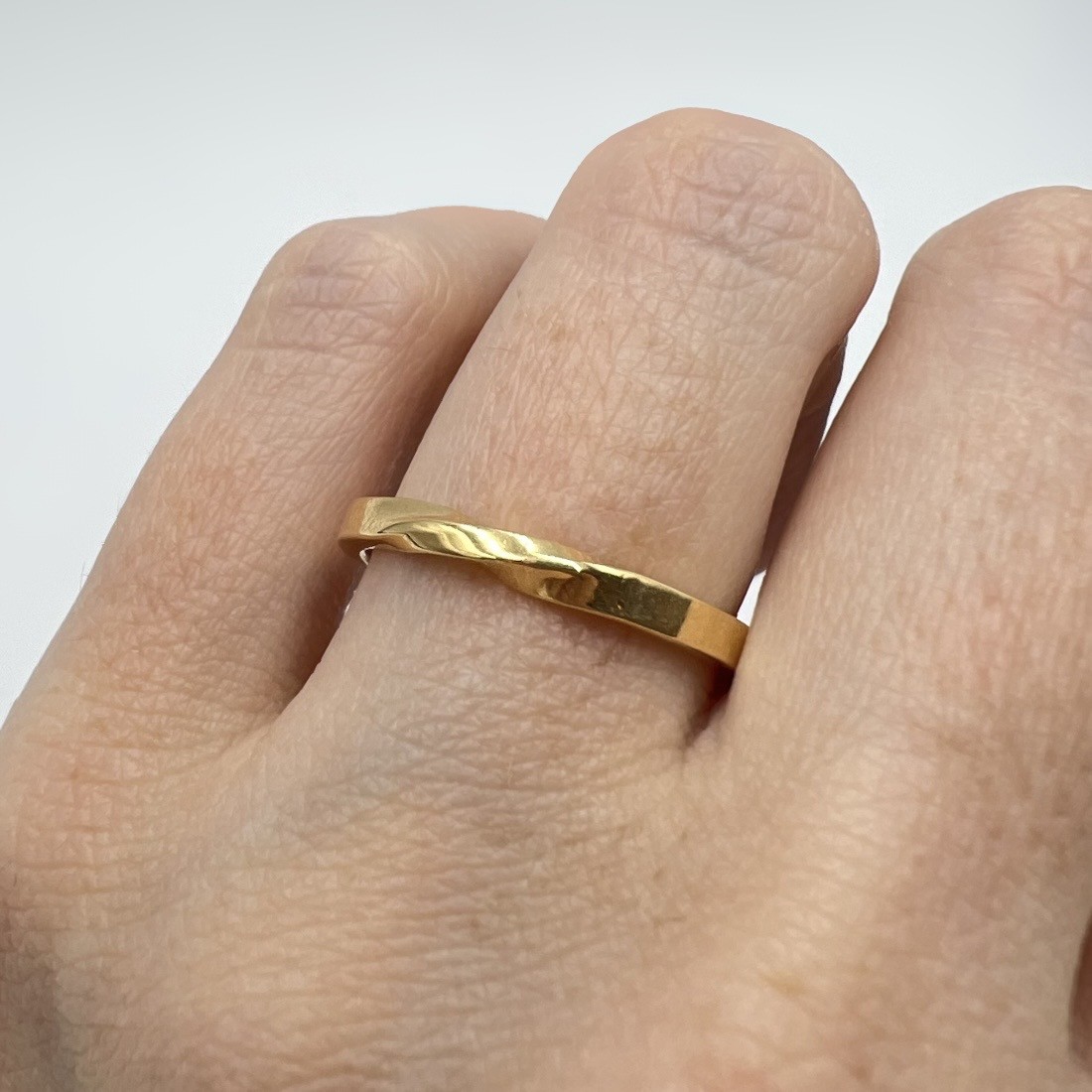 Ring Hazel 2 mm handgjord guld 18 karat 