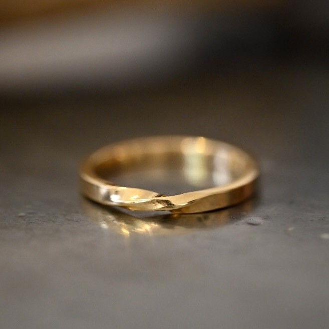 Ring Hazel 2 mm handgjord guld 18 karat 