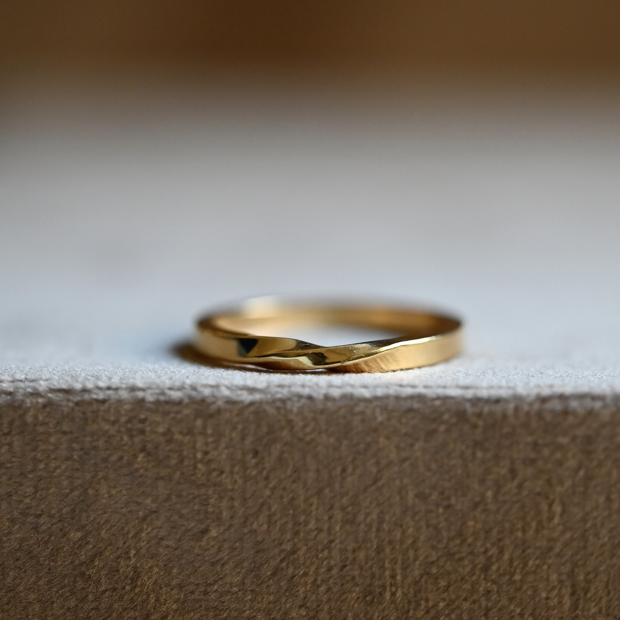 Ring Hazel 2 mm handgjord guld 18 karat 