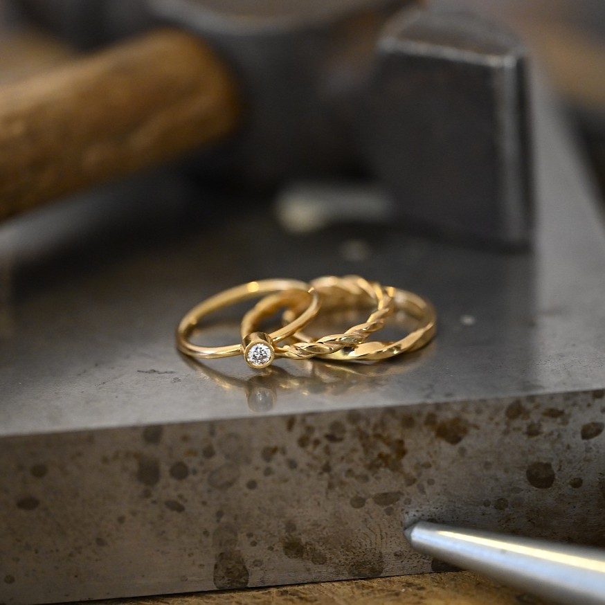 Ring Hazel 2 mm handgjord guld 18 karat 