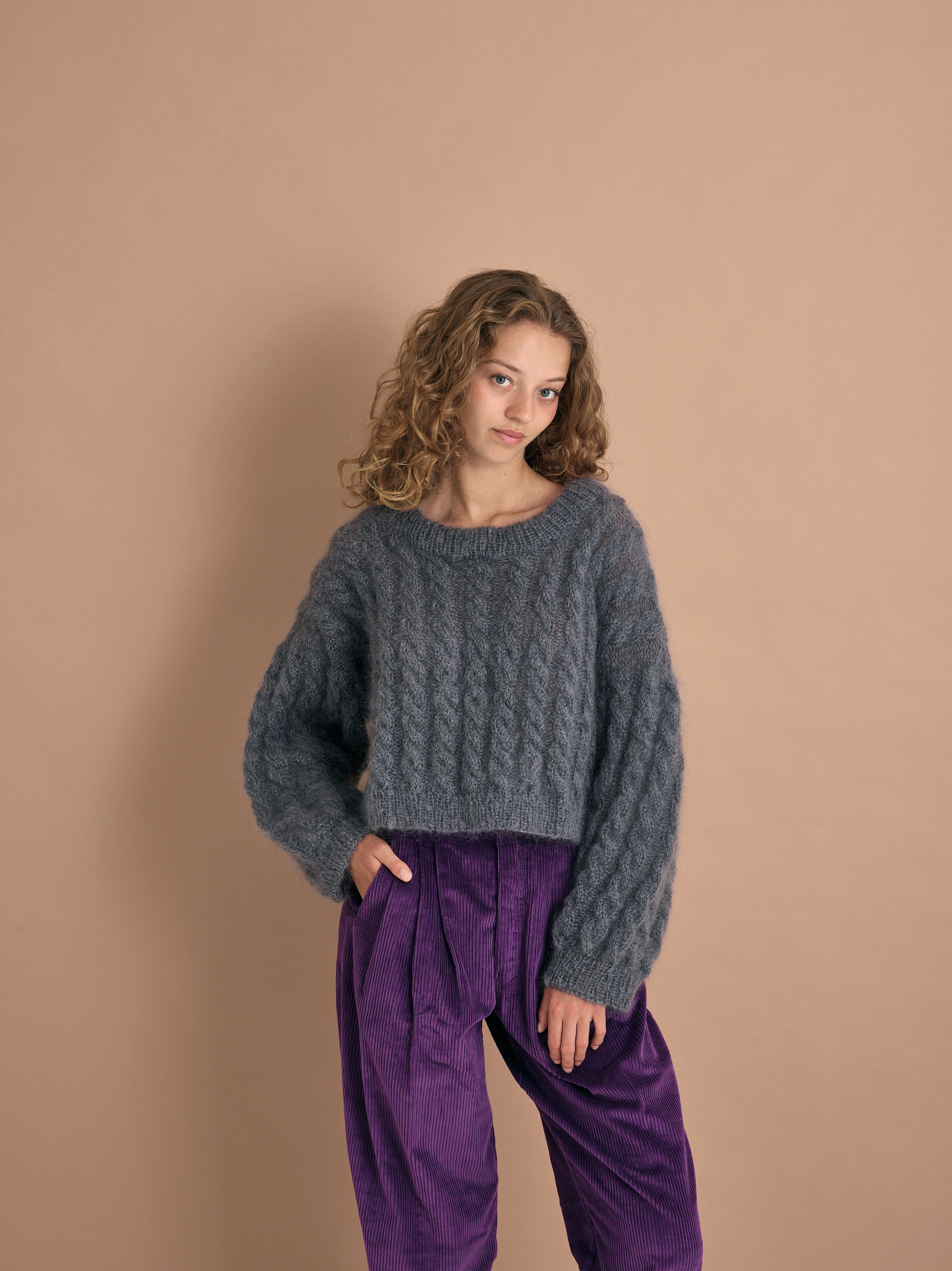 Sweater med flätor  - Bella by Permin