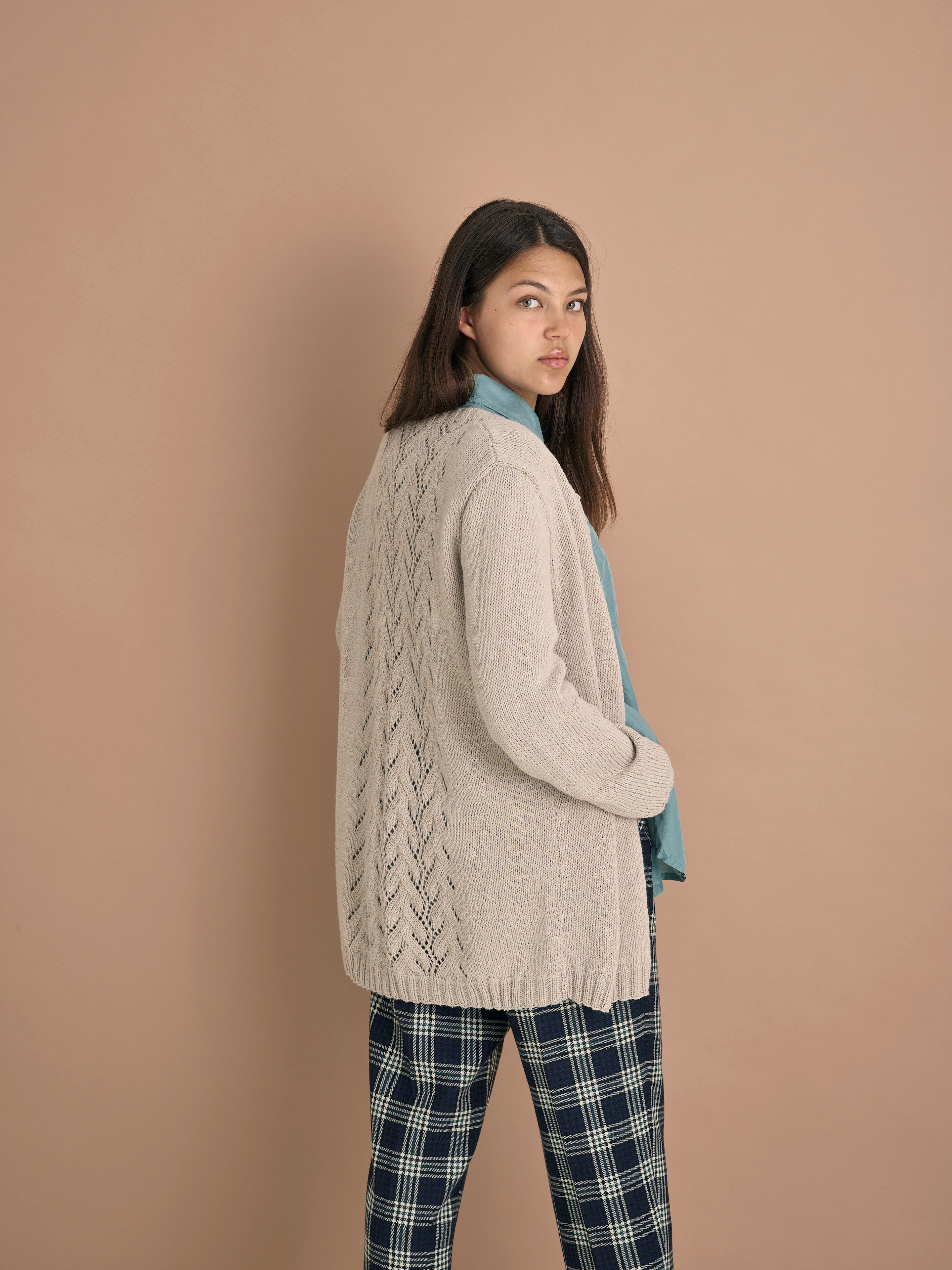 Lång cardigan med hålmönster i Luna by Permin - 2