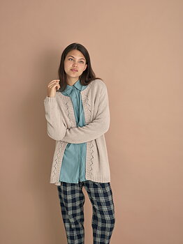 Lång cardigan med hålmönster i Luna by Permin