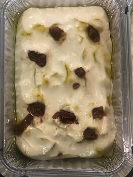Focaccia ai pomodori secchi, färdig att gräddas