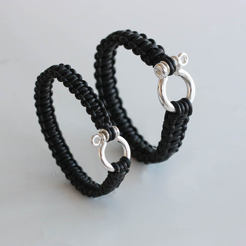 Lyrschackel large - armband i silver och skinn