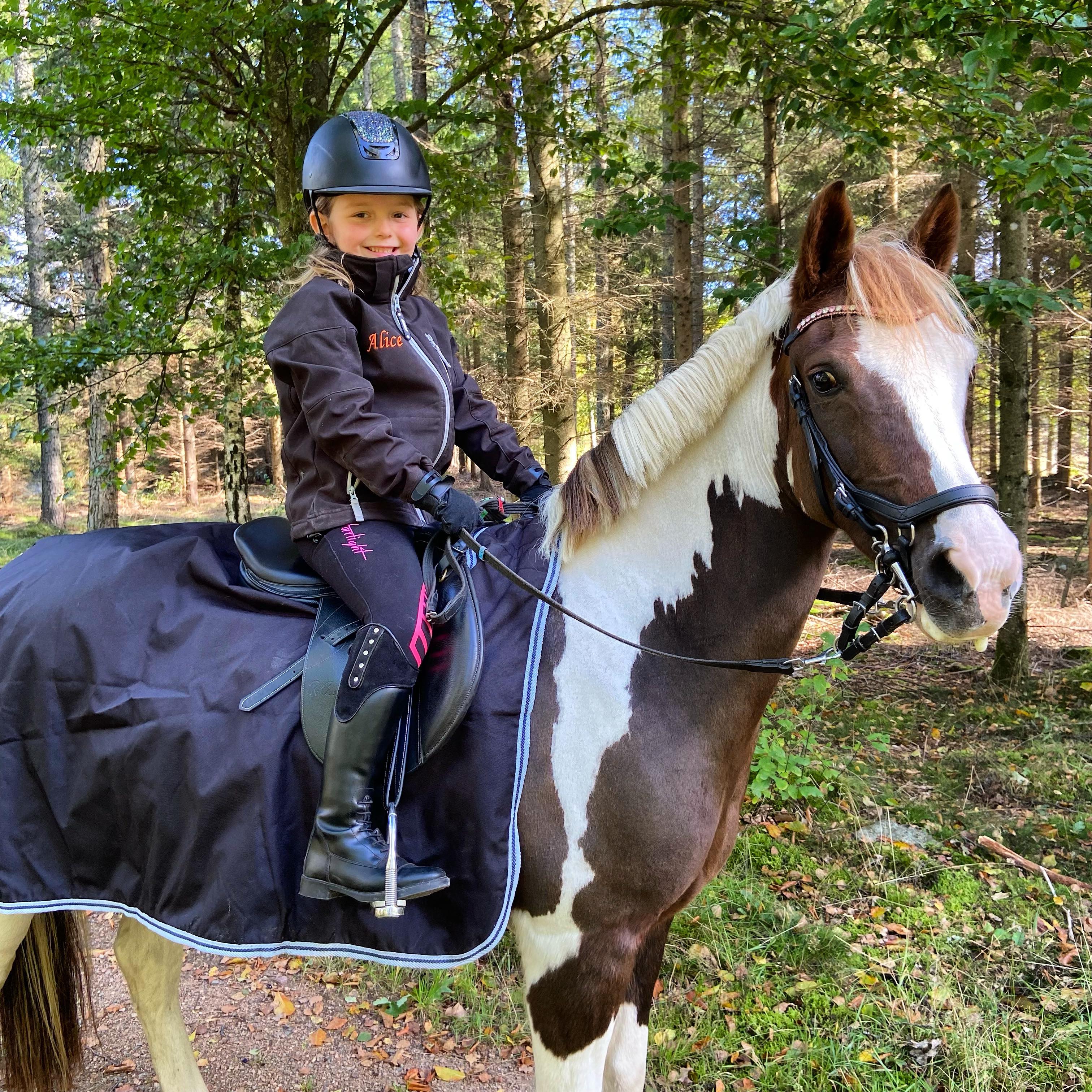 HKM Regnländtäcke Svart eller Blå - 3