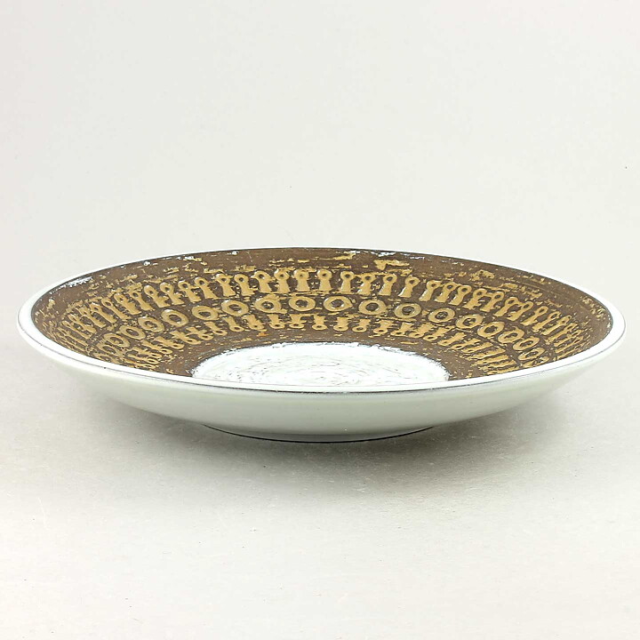 Mari Simmulson (Mexico 1960s) Brown Round Dish with Relief Decor 24 cm