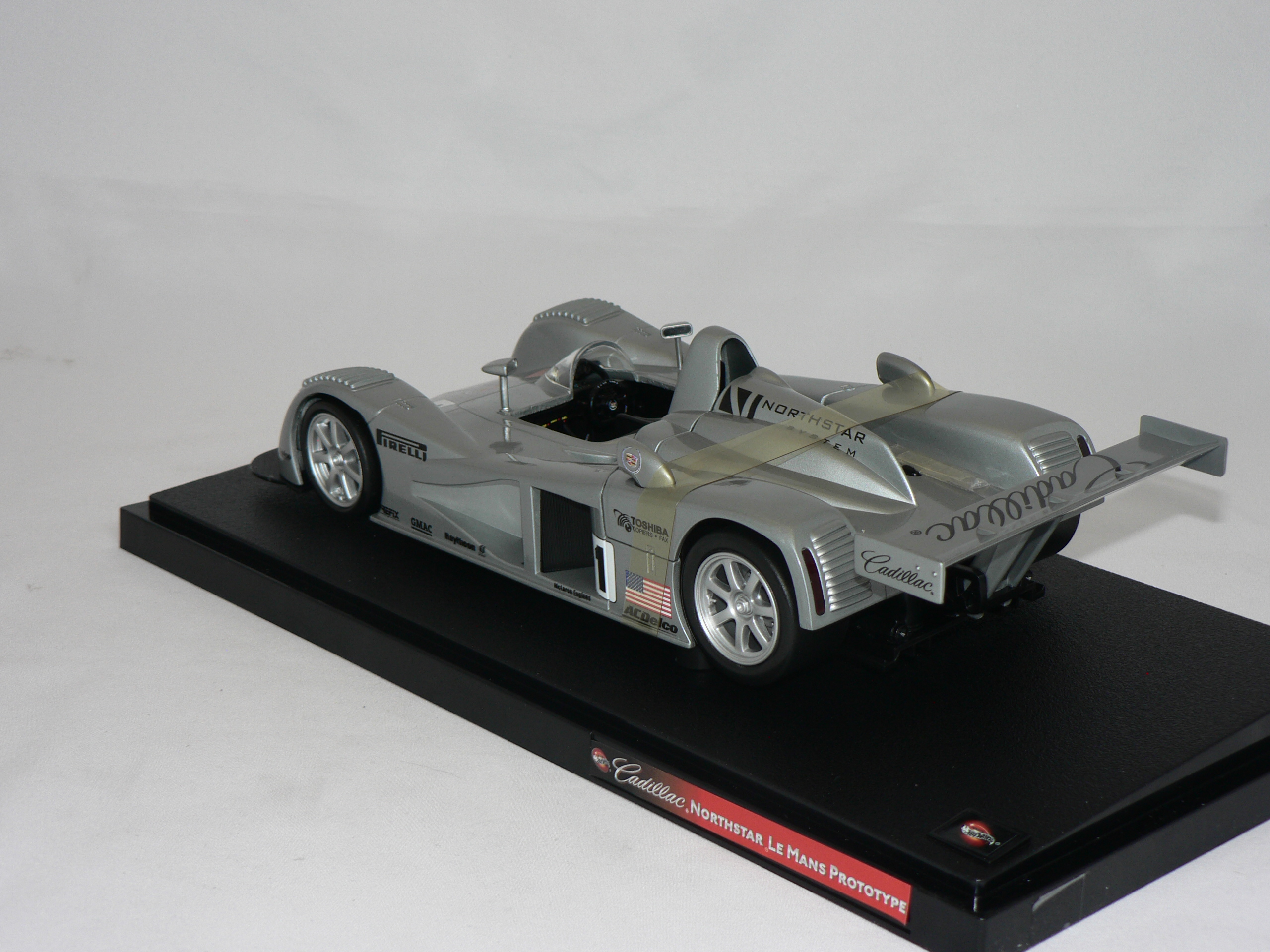 Cadillac LMP   1:18  Hot Wheels  - 3