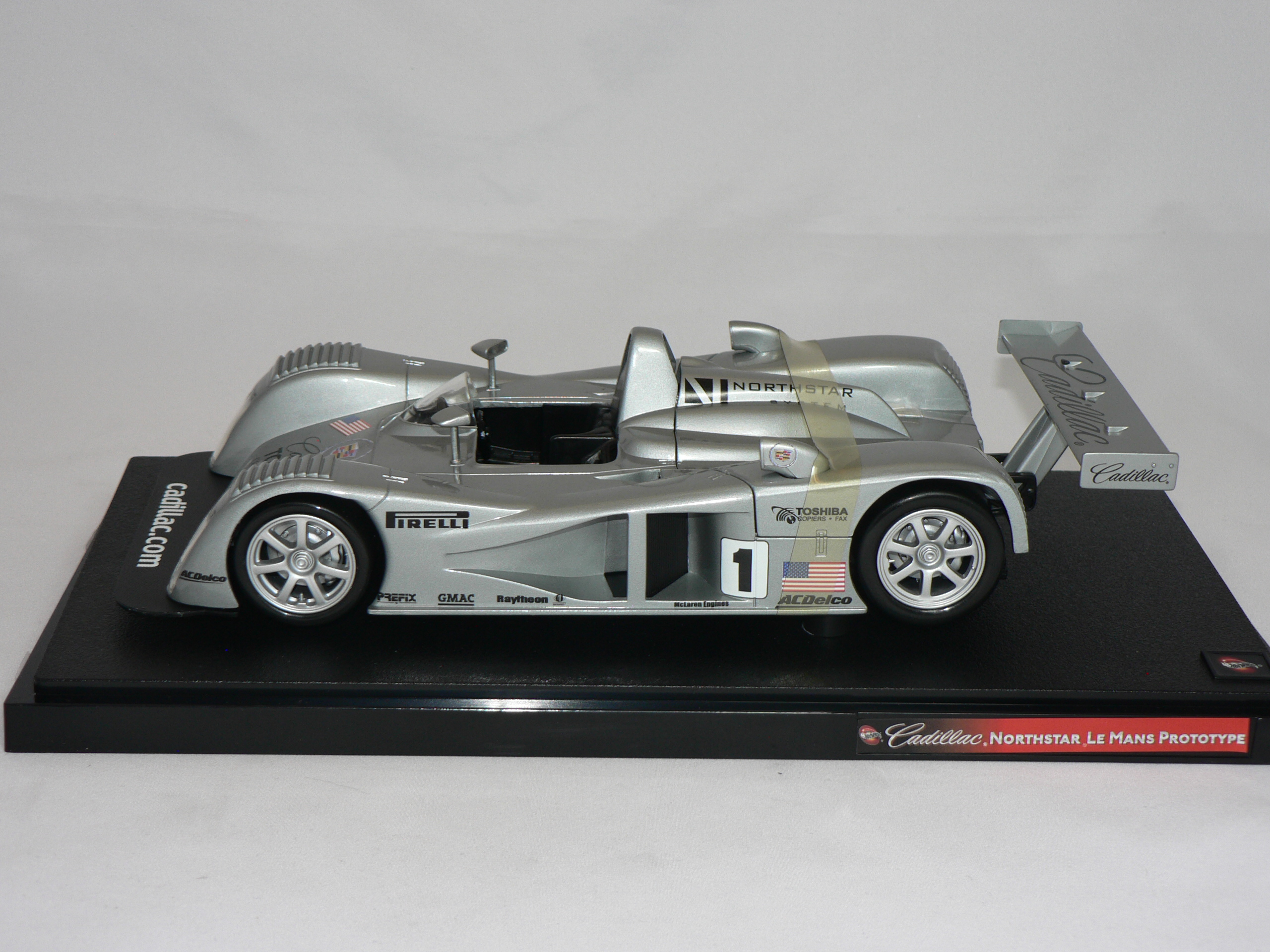 Cadillac LMP   1:18  Hot Wheels  - 2