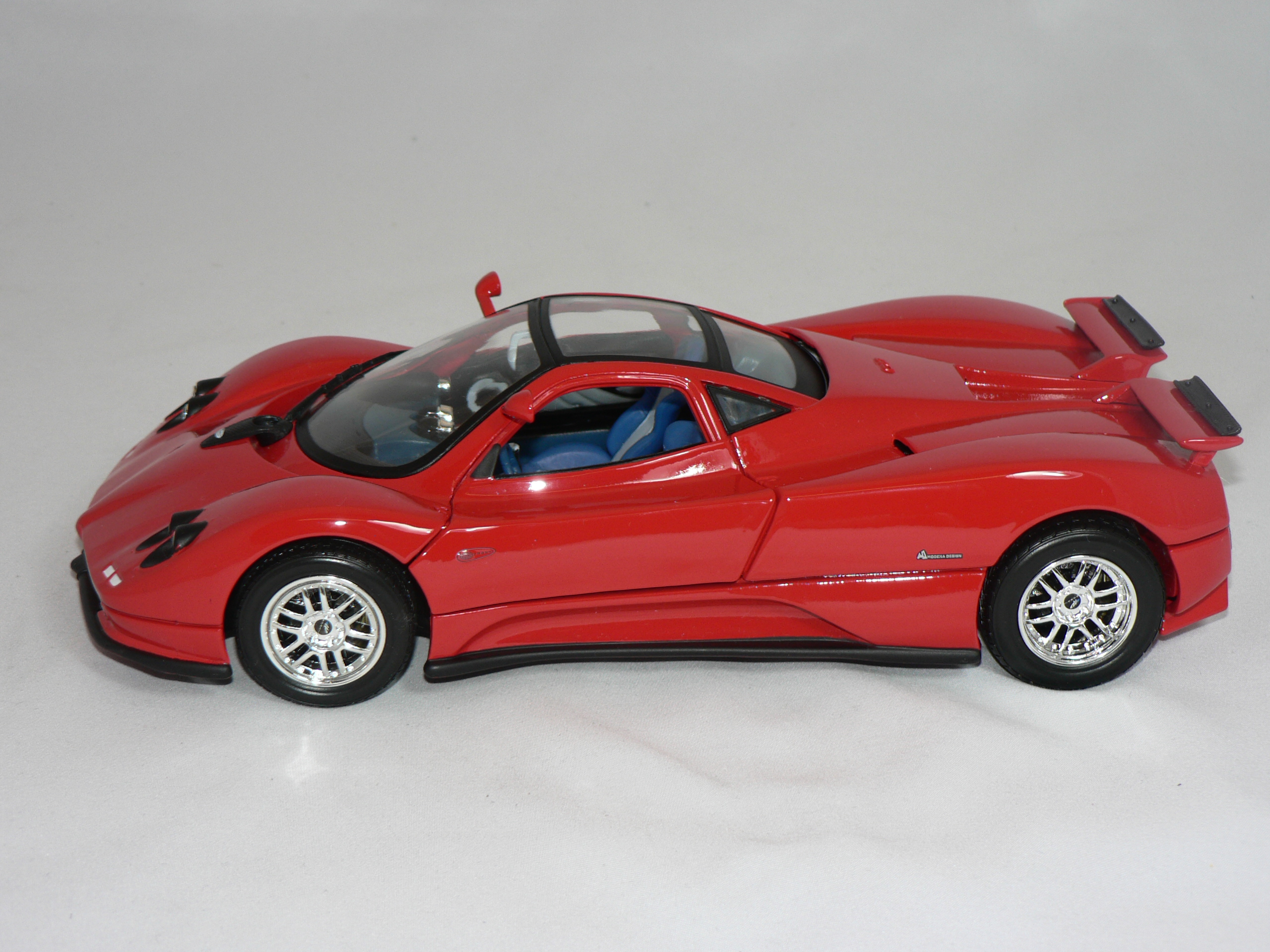 Pagani Zonda C12  1:18 Solido - 2