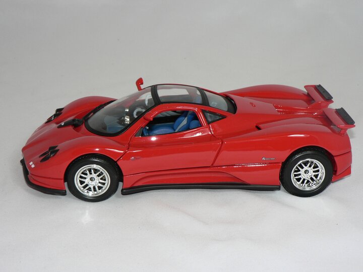 Pagani Zonda C12  1:18 Solido