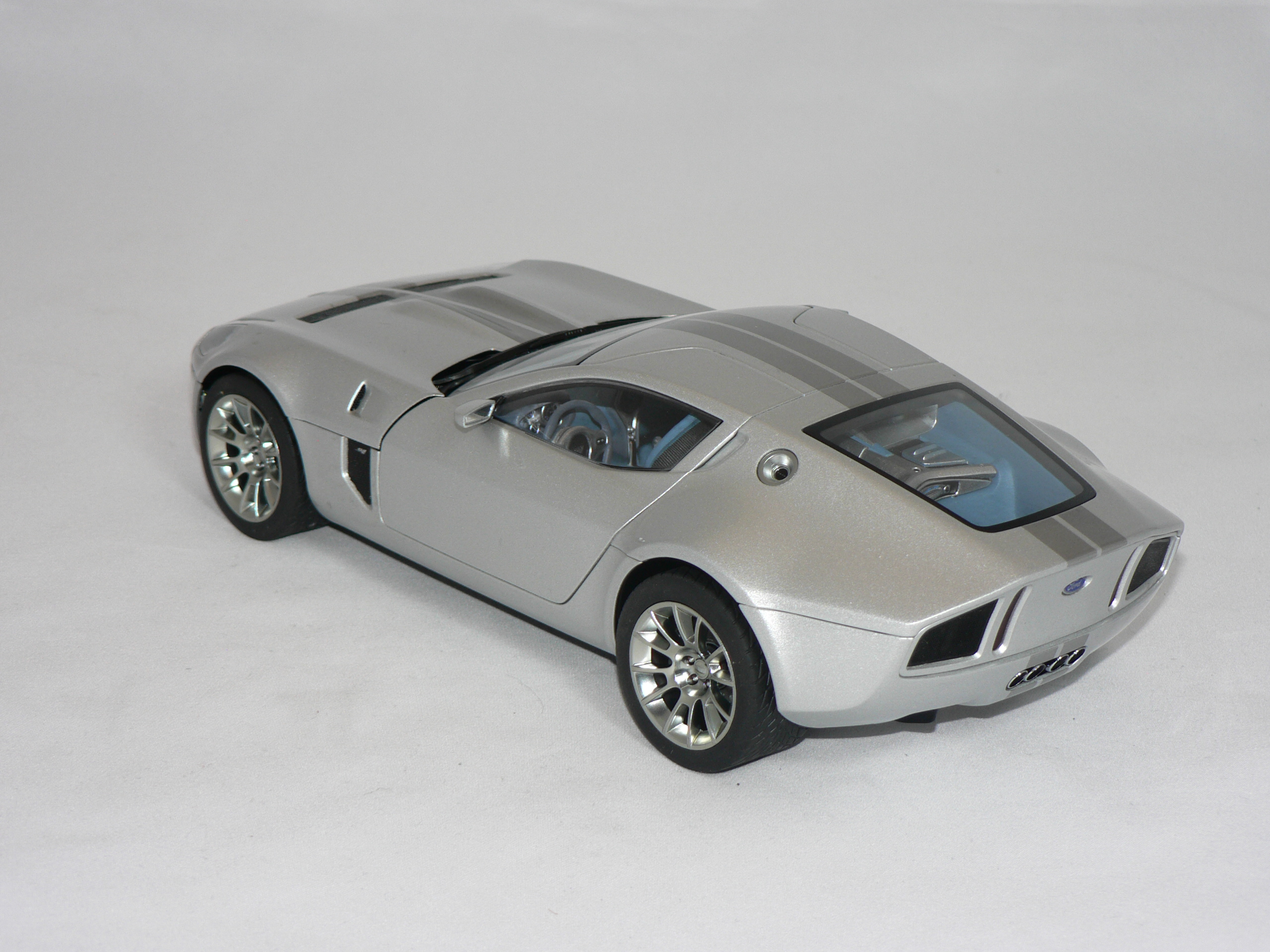 Ford Shelby GR-1 Concept   1:18  Auto Art - 3