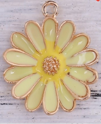 Charm Daisy White  28mm
