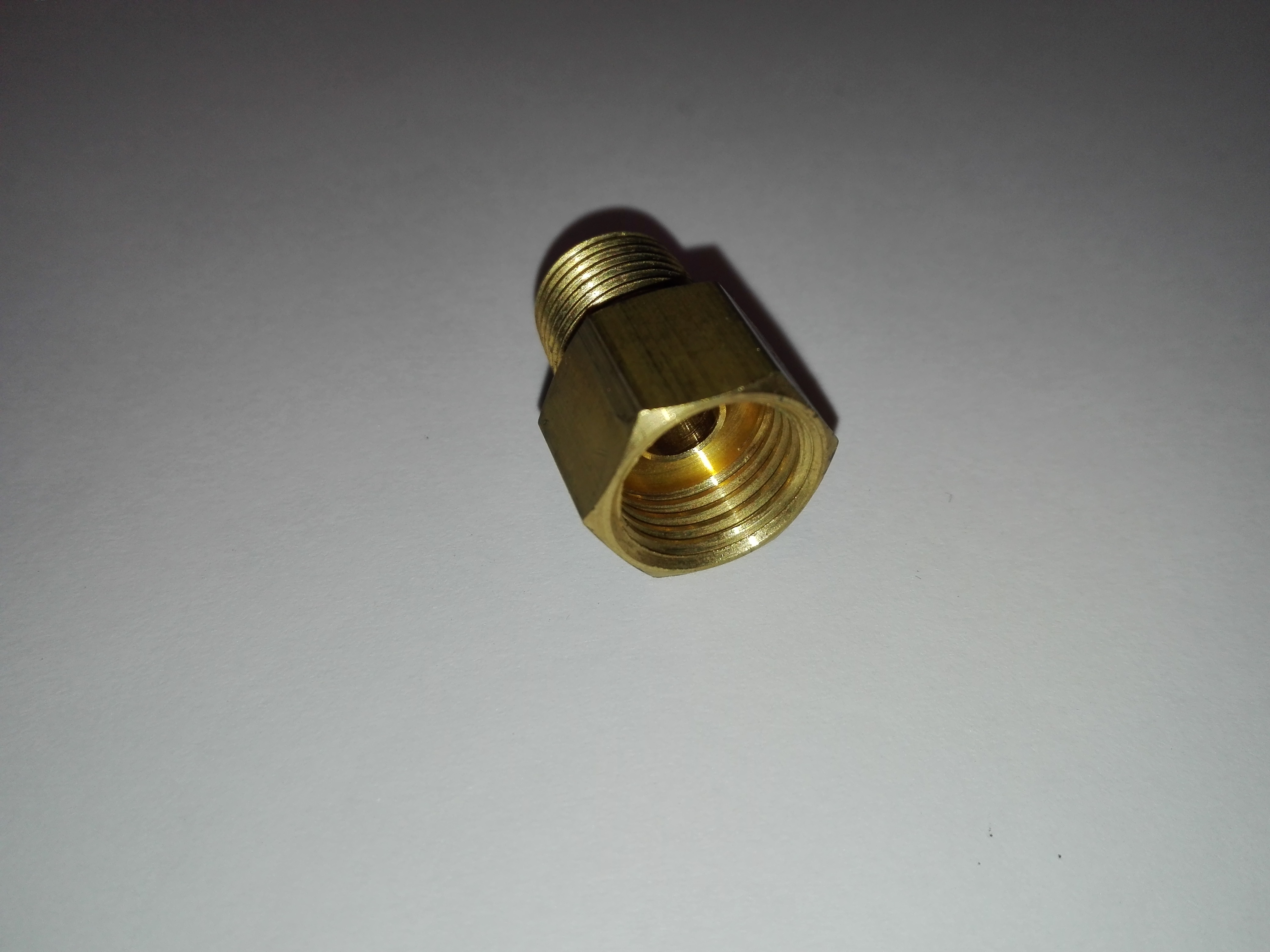 Dubbelkoningsnippel, hona, för 1/4" rör till 1/8" npt hane