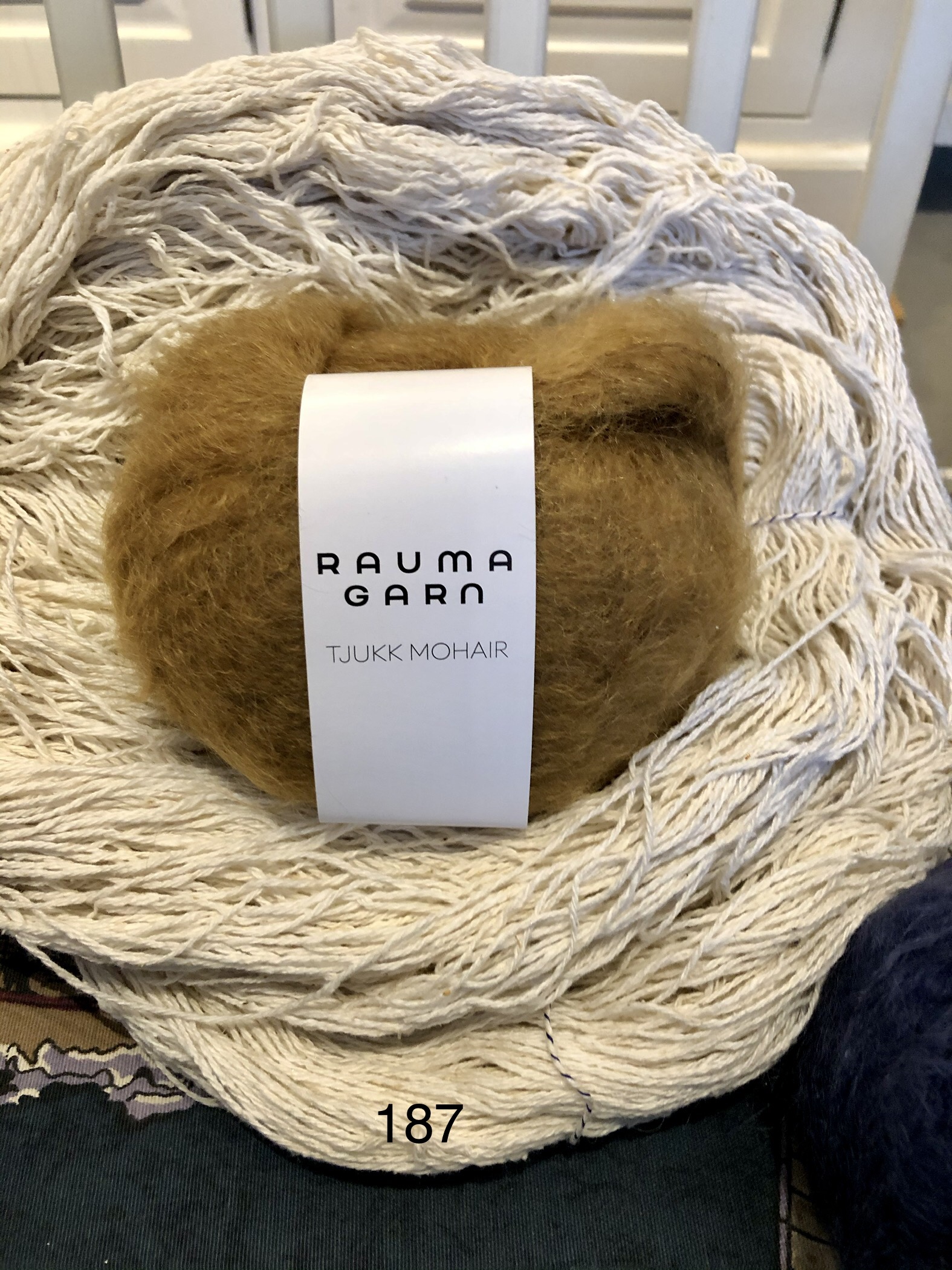 Tjukk mohair färg 187 ockra50 g 